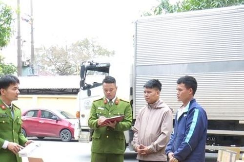 Bóc gỡ ổ nhóm chuyên vận chuyển hàng cấm số lượng lớn