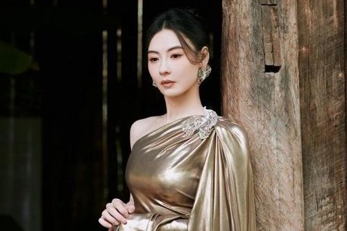 Trương Bá Chi kiếm bộn tiền sau 2 tiếng livestream
