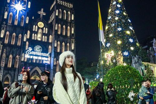 Các nhà thờ tại Hà Nội lung linh đón Giáng sinh 2024