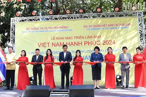 Khai mạc Triển lãm ảnh 'Việt Nam hạnh phúc - Happy Vietnam' năm 2024 tại Bangkok