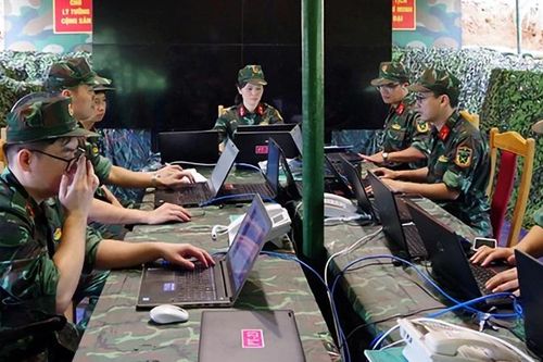 'Đánh giặc' trên không gian mạng: Đằng sau những trận chiến không tiếng súng