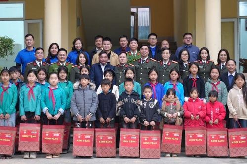 Nhiều hoạt động ý nghĩa trong Chương trình an sinh 'Biên cương Tổ quốc tôi' năm 2024