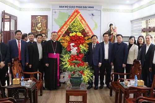 Lãnh đạo tỉnh Bắc Ninh thăm, chúc mừng Tòa Giám mục Bắc Ninh nhân dịp Lễ Giáng sinh