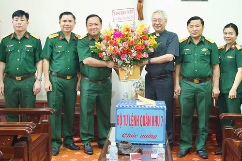Gắn kết nghĩa tình với nhân dân