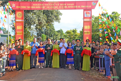 Binh đoàn 15 bàn giao 3 công trình 'Sao sáng buôn làng' tại Gia Lai