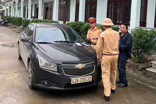 Truy vết ô-tô trong vụ tai nạn lúc nửa đêm