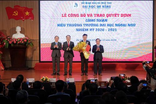 PGS.TS Nguyễn Văn Long được bổ nhiệm giữ chức Hiệu trưởng Trường Đại học Ngoại ngữ Đà Nẵng