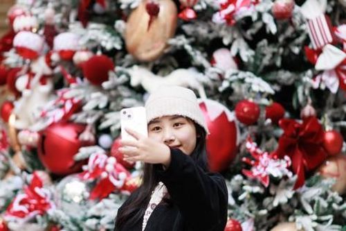 Không khí Giáng sinh 'tràn ngập' các trường đại học tại Thủ đô