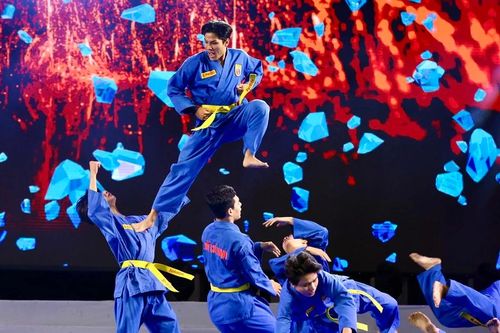 Võ Việt, từ tự hào đến hội nhập quốc tế