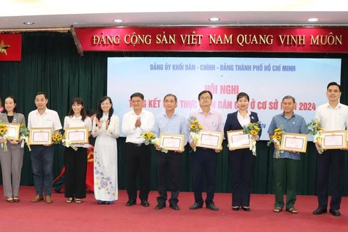 Cán bộ, công chức cần tăng tốc hơn trong thực hiện công việc