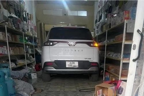 Xác minh người cầm lái vụ xe ô tô đâm bé gái tử vong ở Tuyên Quang