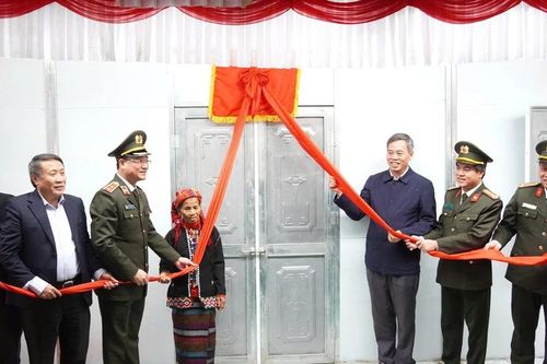 Bộ Công an bàn giao 200 nhà tình nghĩa cho người nghèo tại Quảng Trị