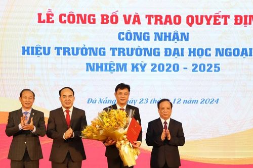 PGS Nguyễn Văn Long đảm nhiệm chức danh Hiệu trưởng Trường ĐH Ngoại ngữ Đà Nẵng