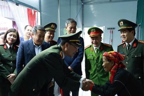 Bàn giao 200 căn nhà tình nghĩa cho người dân Quảng Trị đón Tết