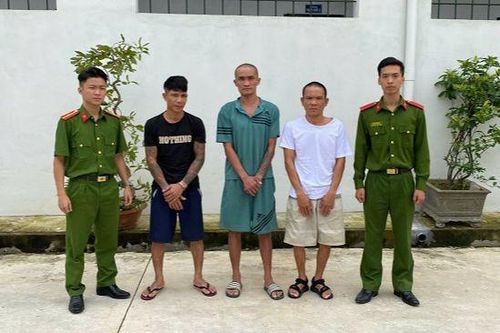 Bắt giữ nhóm đối tượng 'thủ súng' mua bán ma túy