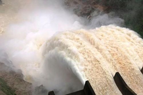 Huế cảnh báo tái diễn mưa lớn, hồ Tả Trạch lại tăng lưu lượng điều tiết nước