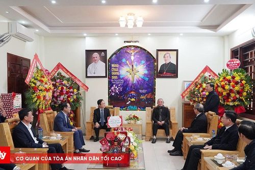 Lãnh đạo UBND tỉnh Quảng Bình thăm và chúc mừng Giáo phận Hà Tĩnh nhân mùa Giáng sinh 2024
