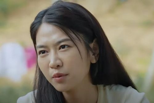 'Không thời gian' tập 17: Hạnh gán ghép cô giáo Tâm với Trung tá Đại