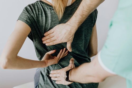 Một bác sĩ nam bị phản ánh có hành vi thiếu chuẩn mực với bệnh nhân nữ