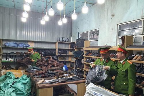 Thu giữ lượng lớn hàng hóa giả các thương hiệu nổi tiếng