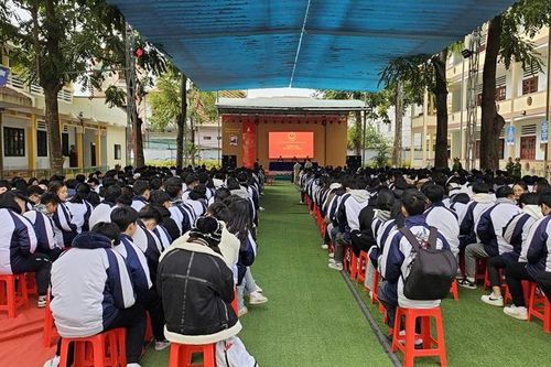 Phối hợp xét xử lưu động 2 vụ án hình sự tại trường học