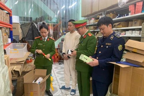Phát hiện kho mỹ phẩm nhập lậu số lượng lớn ở Bắc Giang