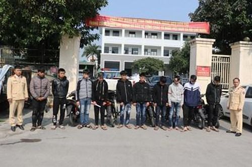 Bắt giữ 10 thanh, thiếu niên mang vũ khí càn quấy trên đường phố