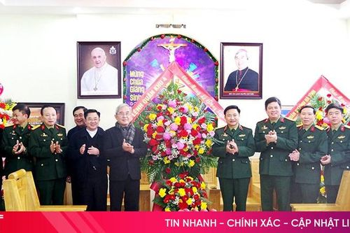 Bộ Tư lệnh Quân khu 4 chúc mừng Tòa Giám mục Giáo phận Hà Tĩnh