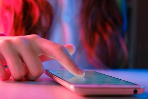 Áp dụng công nghệ nhận diện khuôn mặt để giám sát trẻ em sử dụng mạng xã hội