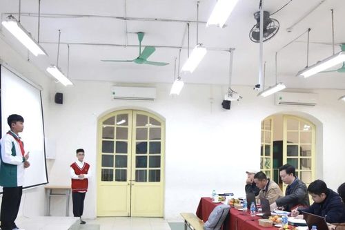 Học sinh Hà Nội tranh tài thi Khoa học kỹ thuật cấp thành phố