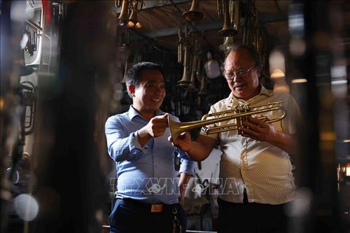 Về xứ đạo Phạm Pháo - làng sửa kèn đồng duy nhất của cả nước