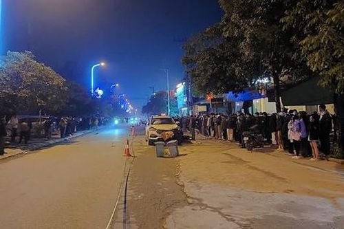 Va chạm mạnh với ô tô, 2 người thương vong