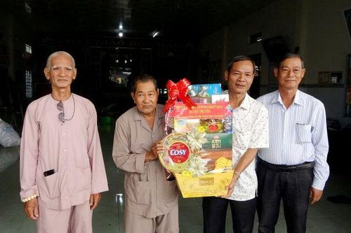 Thăm, chúc mừng Ban Trị sự Giáo hội Phật giáo Hòa Hảo thị trấn Tri Tôn