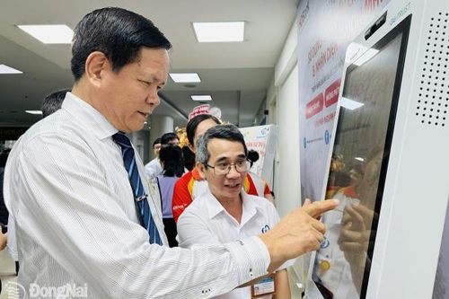 Nhiều lợi ích từ kiosk y tế thông minh
