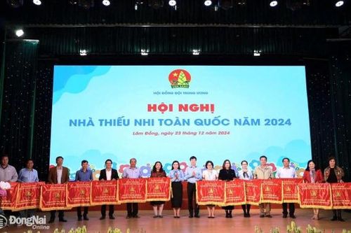 Nhà thiếu nhi Đồng Nai nhận khen thưởng của Trung ương Đoàn và Hội đồng Đội Trung ương