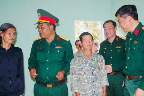 Những ngôi nhà thắm tình quân-dân