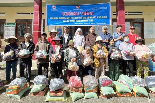Tăng ni, phật tử Gia Lai tích cực tham gia công tác an sinh xã hội