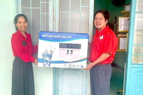 Hội Chữ thập đỏ huyện Phú Thiện tiếp nhận 11 máy lọc nước sạch