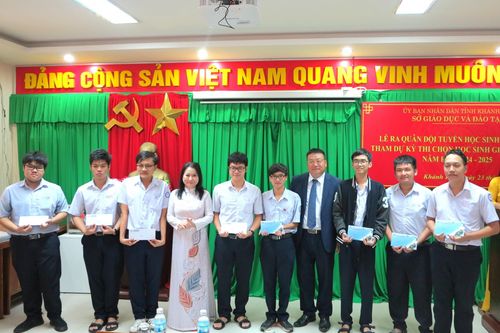 Ra quân đội tuyển dự thi học sinh giỏi quốc gia