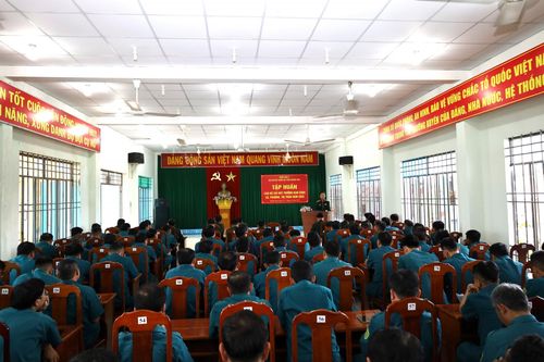 Tập huấn quân sự cho cán bộ Ban Chỉ huy Quân sự cấp xã năm 2025
