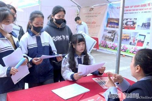 Phiên giao dịch việc làm huyện Sơn Dương thu hút hơn 1.000 người tham gia