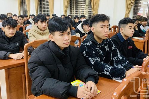 Bồi dưỡng nhận thức về Đảng cho thanh niên lên đường nhập ngũ