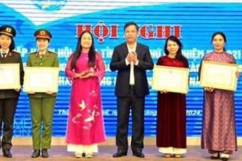 Phụ nữ đi đầu trong giữ gìn bản sắc văn hóa Huế