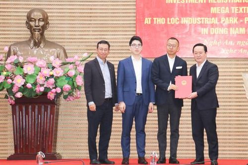 Nghệ An: Trao Giấy chứng nhận đăng ký đầu tư dự án Mega Textile – Vietnam