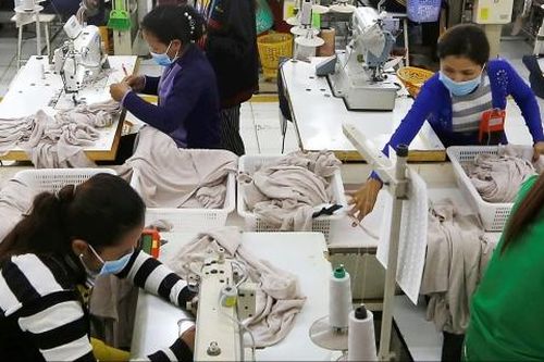 Xuất khẩu nhóm may mặc, du lịch của Campuchia tăng gần 25%