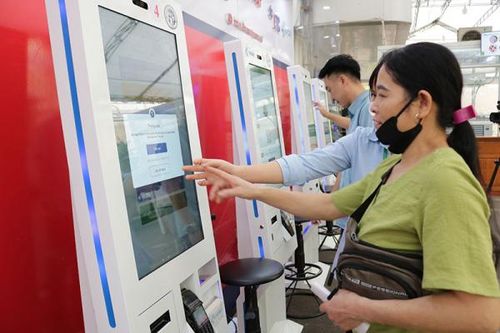 Hà Nội ứng dụng mạnh mẽ Đề án 06 trong cải cách hành chính và chăm sóc sức khỏe nhân dân