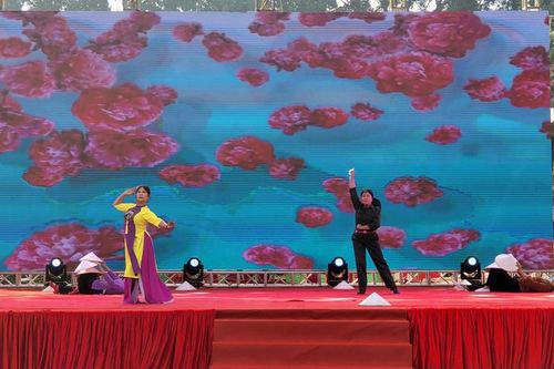 Chương trình giao lưu nghệ thuật 'Việt Nam quê hương tôi'