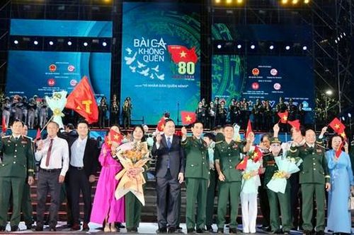Hào hùng, xúc động chương trình hòa nhạc 'Bài ca không quên'