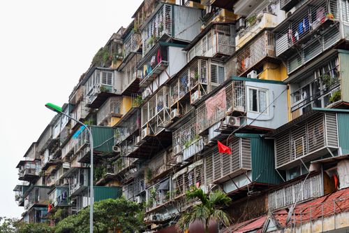 Cận cảnh loạt tập thể cũ nát Hà Nội phải gấp rút cải tạo
