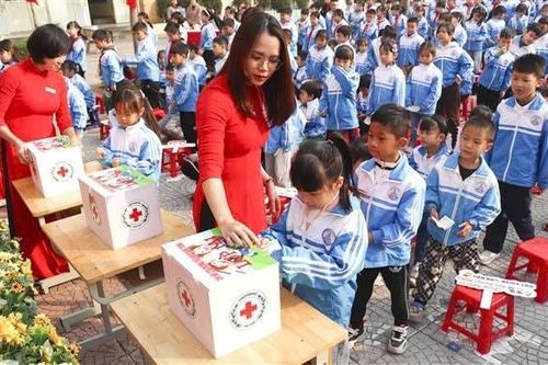 Gia Lâm: Lan tỏa mô hình 'Em gom tiền nhỏ - Giúp bạn khó khăn'
